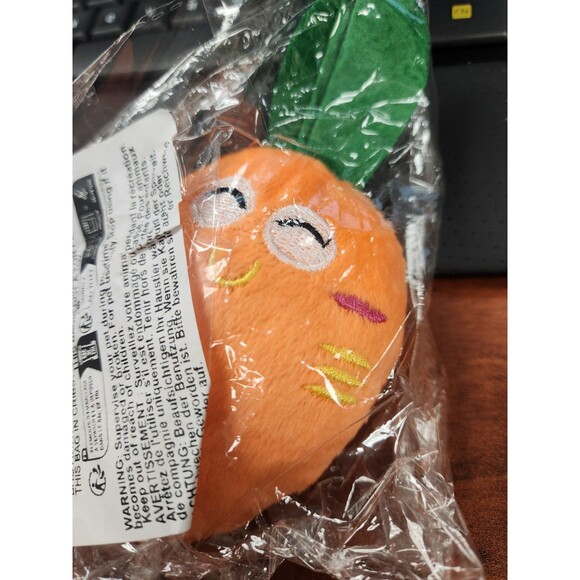 Carrot Design Squeaky Dog Toy - Picture 3 of 3